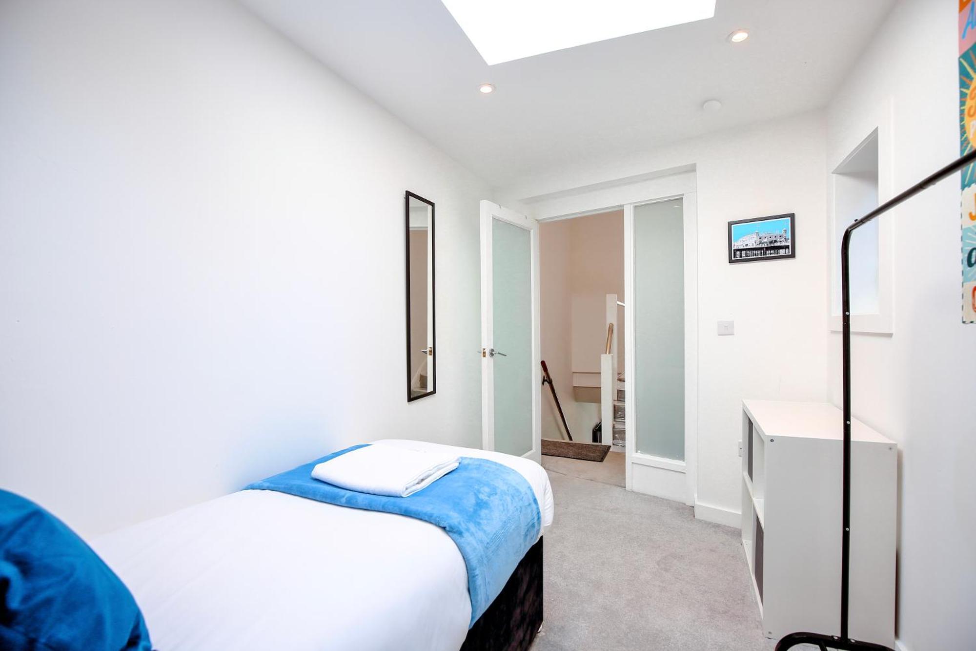 Three Bedroom House By Peacegrove Homes Short Lets & Serviced Accommodation Brighton With Free Wifi & Pet Friendly Exterior photo